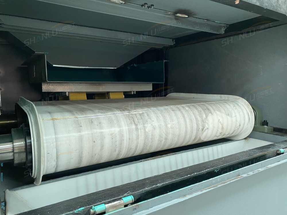 What magnetic roller linear speed gives good iron removal effect?