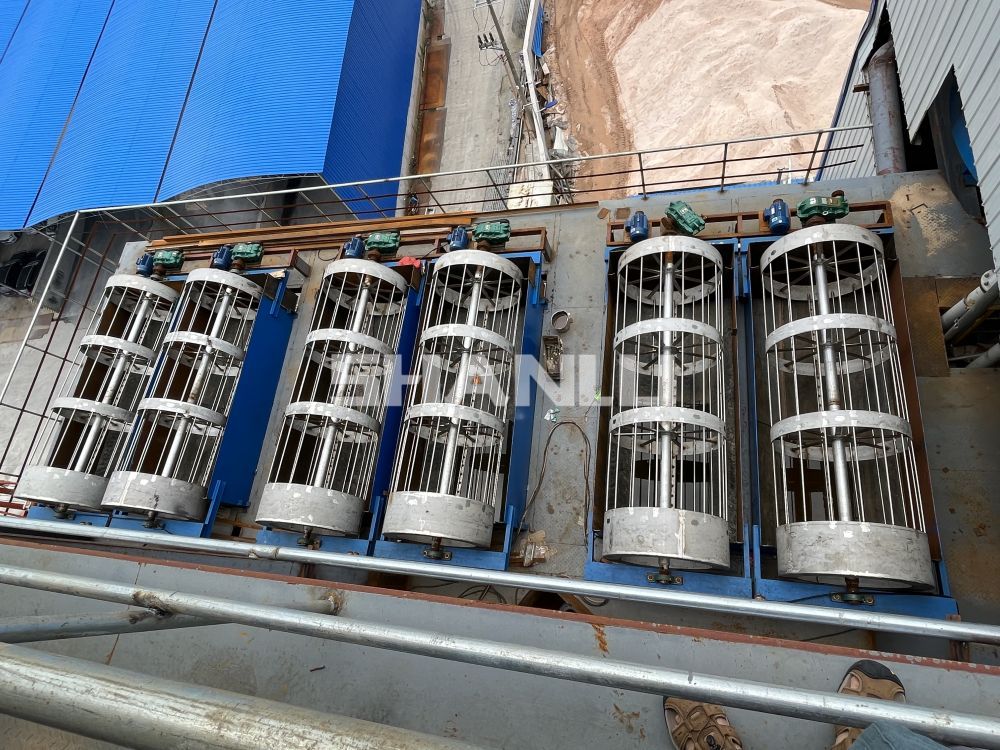 We provide enterprises with full-process roller screen installation and commissi