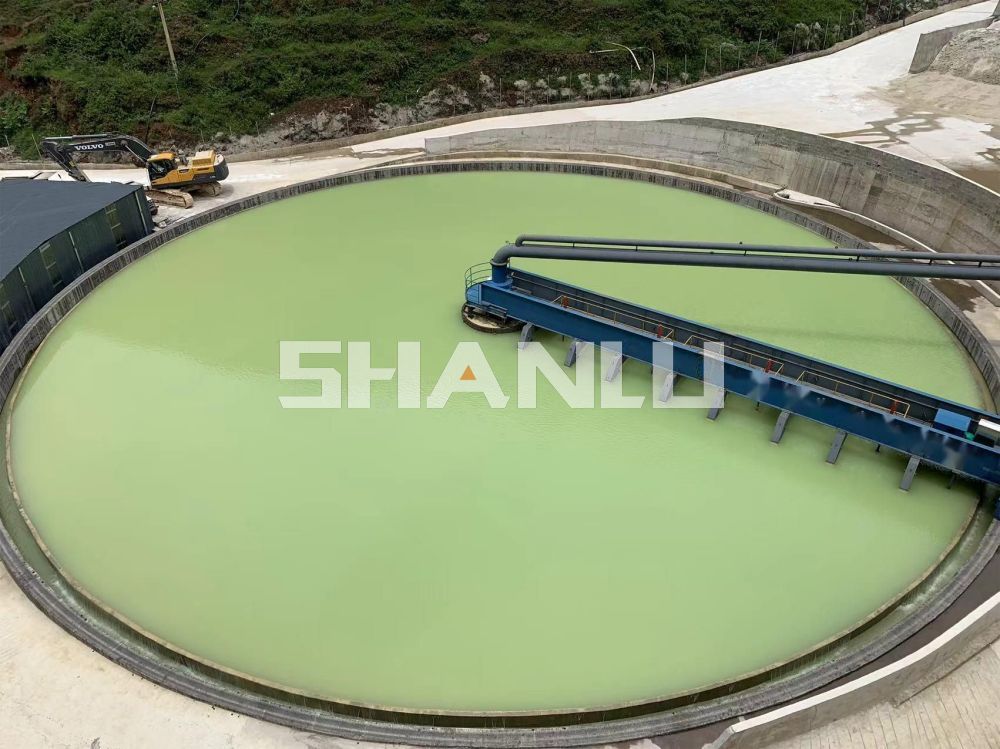 Providing on-site thickener operation services for iron ore beneficiation enterp