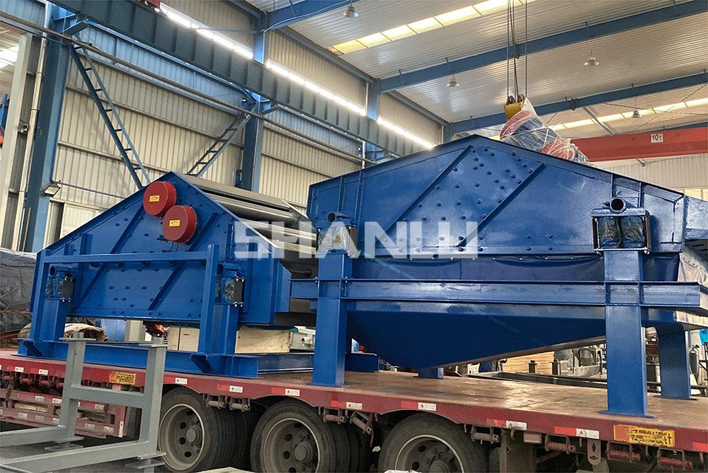 Quartz sand enterprise vibrating dewatering screen delivered on time, stable dew