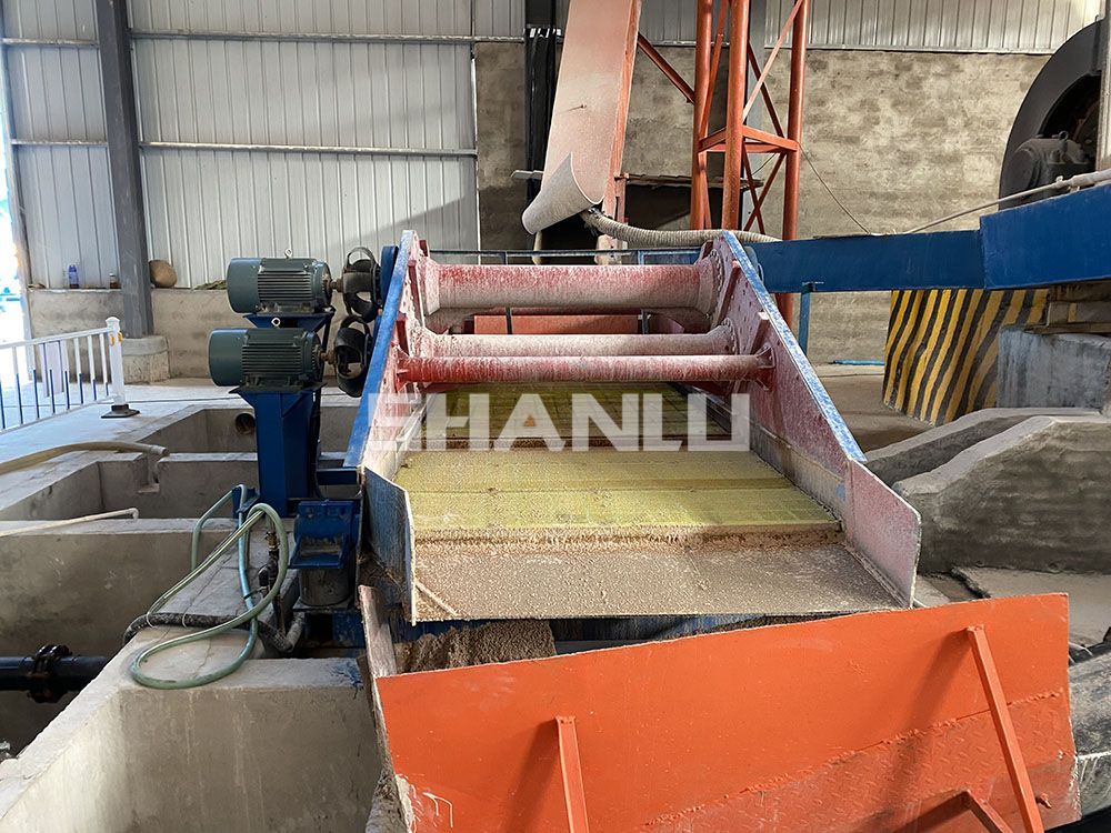Vibrating dewatering screen in operation at a tailings processing company: stabl